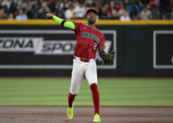 Whats the Yankee Stadium Seating Capacity? Get the Inside Scoop on Game Day!