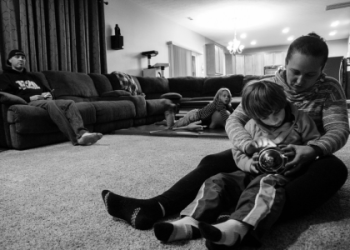 Linda Valenzuela: Discover Her Story (Easy-to-Read Profile Details).