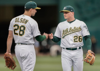 Is the craig kimbrel pitching stance still effective today? Discussing the closers iconic technique.